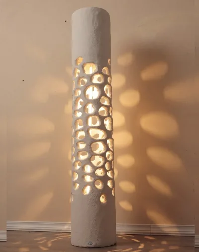 مصباح أرضي مثقب
